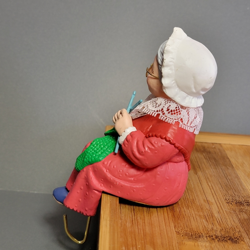 1980s 1988 Hallmark Mrs Claus Knitting Stocking Hanger Holder Vintage - Picture 4 of 10
